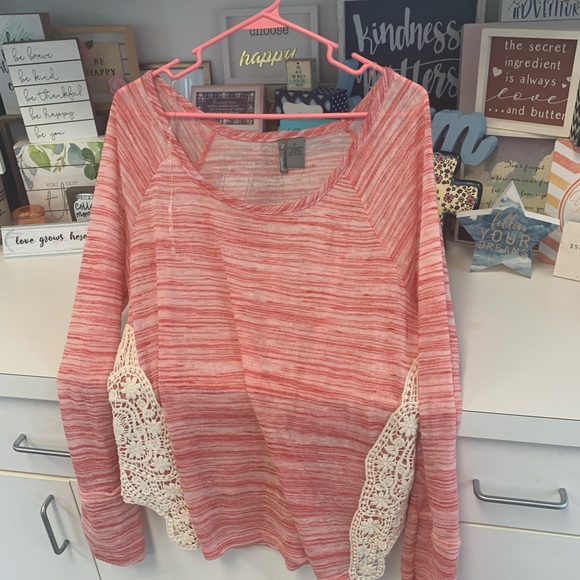 5 for $25- New Directions Pink and White Top size Large - Picture 14 of 15